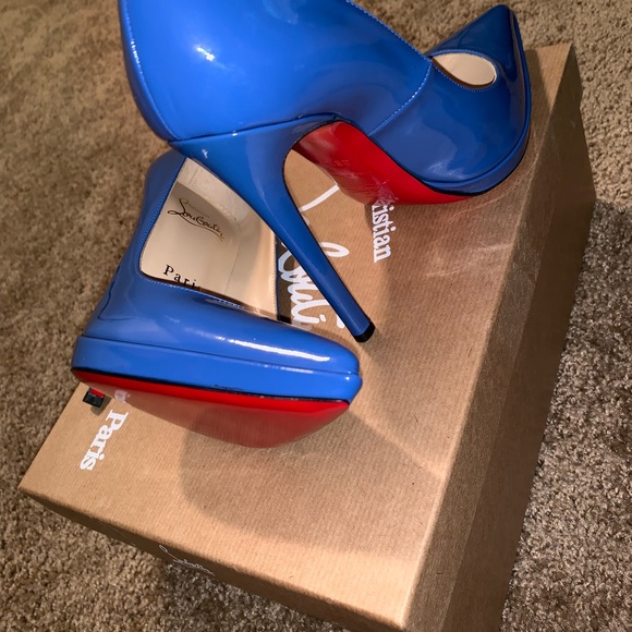Christian Louboutin - Picture 7 of 8